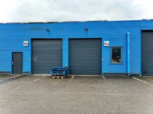 Gelegen op een strategische locatie in Bedrijvenpark Moerbroek, vlak naast de op- en afrit Herentals Industrie van de E313. Deze ligging zorgt voor een uitstekende en directe verbinding met het omliggende wegennet.

Unit 6A omvat ca. 185 m&sup2; opslag-/werkr