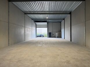 Het betreft de verhuur van een recente KMO-unit, gelegen tussen Sint-Niklaas en Lokeren, langs de N70.

De unit heeft een oppervlakte van ca. 310 m&sup2;. Deze beschikt over een vrije hoogte van 6 meter en is voorzien van de gebruikelijke nutsvoorzieningen zo