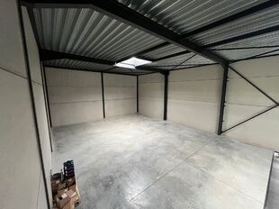 Het betreft een KMO-unit gelegen in het nieuw aangelegde bedrijvenpark 'La Brique'. De site geniet van een goede bereikbaarheid via de E313 (Antwerpen&ndash;Luik) en de nabijheid van de stad Lier.

Het pand omvat een totale oppervlakte van ca. 332 m&sup2;, waarva