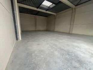 Gelegen langsheen de Oostmalsesteenweg te Ranst, bieden wij KMO-unit B18 te huur aan binnen het nieuwbouw bedrijvenpark &lsquo;La Brique&rsquo;.

De site geniet van een uitstekende ontsluiting naar de E313 (Antwerpen &ndash; Luik) en biedt tevens een vlotte verbindin