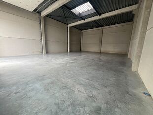 Gelegen langsheen de Oostmalsesteenweg te Ranst, bieden wij KMO-unit B18 te huur aan binnen het nieuwbouw bedrijvenpark &lsquo;La Brique&rsquo;.

De site geniet van een uitstekende ontsluiting naar de E313 (Antwerpen &ndash; Luik) en biedt tevens een vlotte verbindin