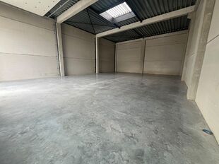 Gelegen langsheen de Oostmalsesteenweg te Ranst, bieden wij KMO-unit B18 te huur aan binnen het nieuwbouw bedrijvenpark &lsquo;La Brique&rsquo;.

De site geniet van een uitstekende ontsluiting naar de E313 (Antwerpen &ndash; Luik) en biedt tevens een vlotte verbindin