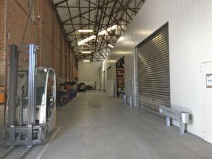 Op deze polyvalente bedrijfssite bieden wij momenteel een magazijn aan van ca. 100 m² met een vrije hoogte van ca. 6 meter. Dit magazijn geniet een uitstekende ligging nabij de Antwerpse Ring en het Albertkanaal. Op de site worden verschillende aanvullen