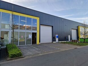 Het betreft de verhuur van een KMO-unit in het bedrijvenpark Picolo te Stabroek. De site is zeer vlot bereikbaar via de afrit Stabroek van de autosnelweg A12 (Havenweg) en gelegen in de onmiddellijke nabijheid van de Antwerpse Haven.
De unit heeft een op