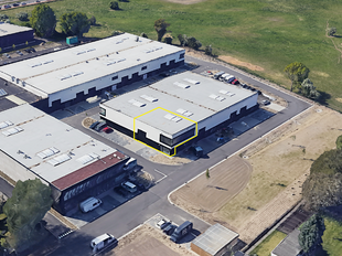 Het betreft de verhuur van twee nieuwbouw KMO-units in het project Ruggeveld te Wijnegem. Het project geniet een uitstekende ligging en biedt een vlotte verbinding via zowel de Bisschoppenhoflaan (op- en afrit Antwerpse Ring - Deurne) als het rondpunt Wom