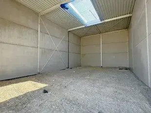 Graag stellen wij u deze nieuwbouw KMO-unit voor in het bedrijvenpark Cesar te Bornem. In de eerste fase bieden wij hier 12 KMO-units te koop aan. Dit bedrijventerrein is uitermate strategisch gelegen in de gouden driehoek Antwerpen – Brussel – Gent,