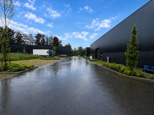 Recente nieuwbouwunit met een oppervlakte van ca. 237 m&sup2;, gelegen binnen het Duffel Business Park langs de Notmeir te Duffel. De site geniet van een vlotte bereikbaarheid via de N1 (Antwerpen &ndash; Mechelen) en bevindt zich op korte afstand van de op- en a
