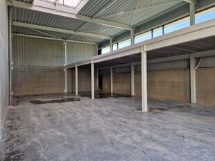 Het betreft de verkoop van KMO-units in het nieuwbouwproject "Bedrijvenpark Nieuwmoer" te Essen. Dit project geniet een uitstekende ligging langsheen de Nieuwmoersesteenweg en is zeer centraal gelegen in de grensregio, wat zorgt voor een vlotte verbinding