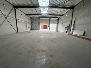 Strategisch gelegen te Heist-op-den-Berg, bieden wij binnen het nieuwbouw KMO-project &lsquo;Langveld&rsquo; een verhuurde KMO-unit te koop aan als investeringsopportuniteit.

Unit A7&nbsp;omvat ca. 324 m&sup2; opslagruimte/werkplaats met een vrije hoogte van ca. 7,5 met