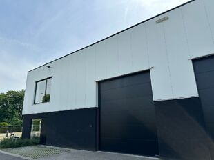 In het nieuwbouw bedrijvenpark, langsheen de Abtsdreef, bieden wij deze prachtig afgewerkte KMO-unit aan. Deze KMO-unit geniet een uitstekende ligging te Stabroek nabij de Haven van Antwerpen. Maar ook op het bedrijvenpark zelf is deze hoekunit strategisc