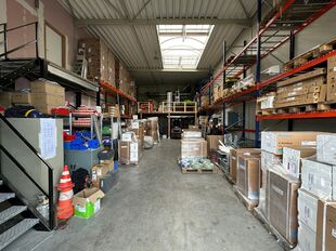 In het nieuwbouw bedrijvenpark, langsheen de Abtsdreef, bieden wij deze prachtig afgewerkte KMO-unit aan. Deze KMO-unit geniet een uitstekende ligging te Stabroek nabij de Haven van Antwerpen. Maar ook op het bedrijvenpark zelf is deze hoekunit strategisc
