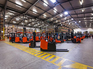 Strategisch gelegen logistieke ruimte van ca. 3.175 m&sup2; te huur in Wilrijk, met een uitstekende bereikbaarheid nabij de A12.

Het magazijn beschikt over een vrije hoogte van 10 meter en is uitgerust met 4 laad- en loskades en 1 gelijkvloerse sectionaalpoo