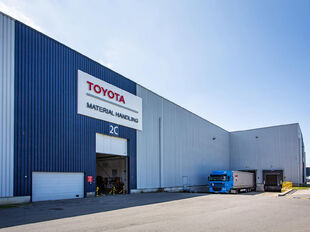 Strategisch gelegen logistieke ruimte van ca. 3.175 m&sup2; te huur in Wilrijk, met een uitstekende bereikbaarheid nabij de A12.

Het magazijn beschikt over een vrije hoogte van 10 meter en is uitgerust met 4 laad- en loskades en 1 gelijkvloerse sectionaalpoo