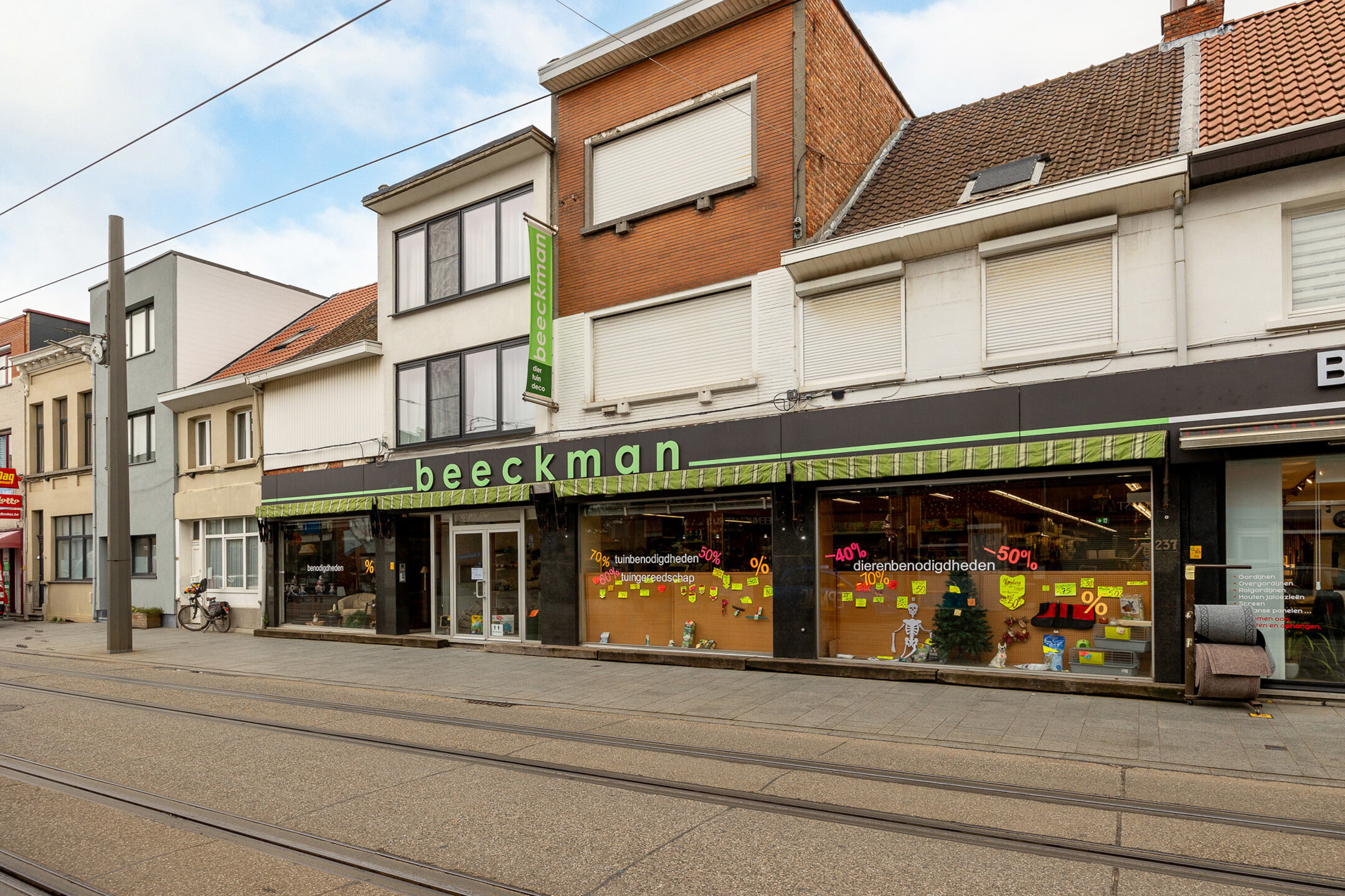 Gebouw voor gemengd gebruik te huur in Antwerpen Deurne