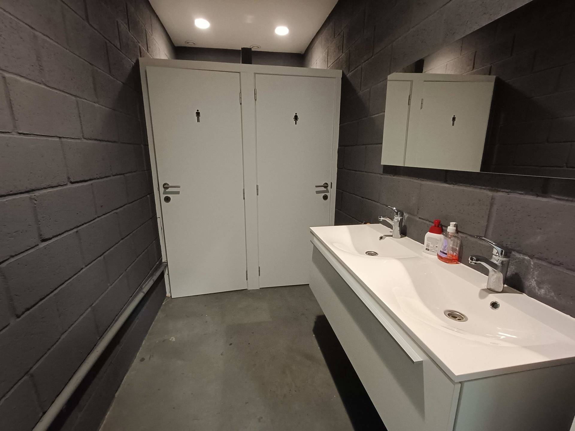 Gebouw voor gemengd gebruik te huur in Wijnegem