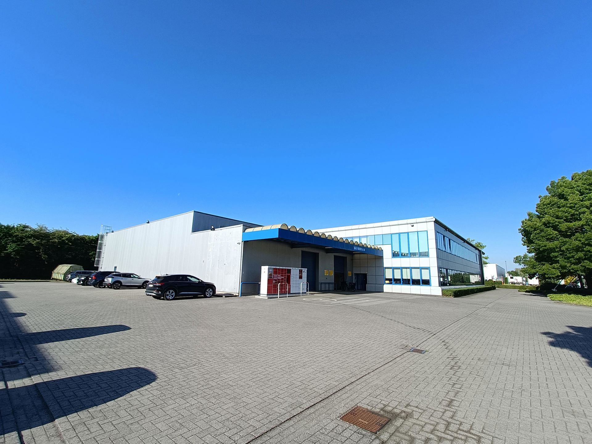 Gebouw voor gemengd gebruik te huur in Wommelgem