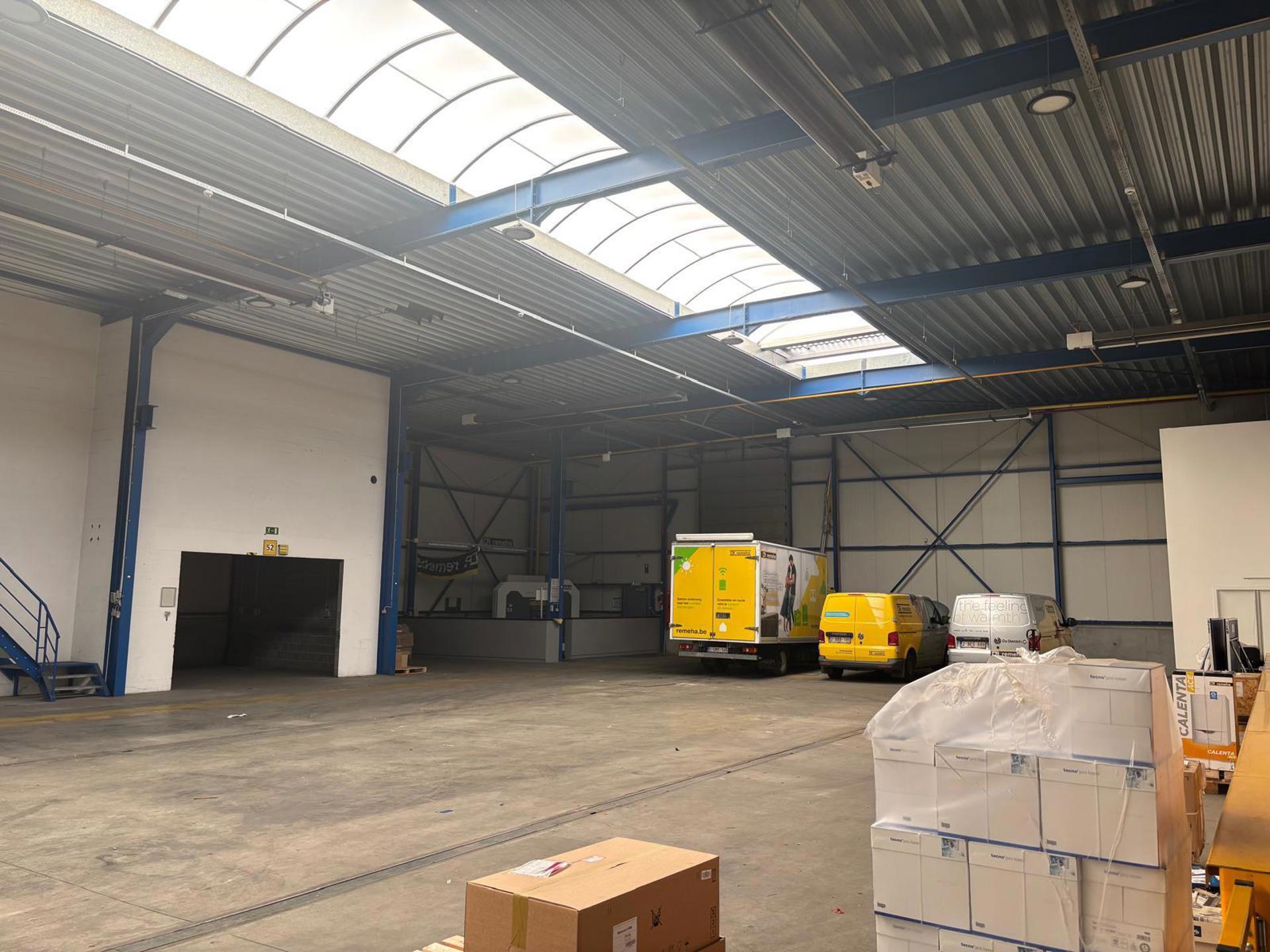 Gebouw voor gemengd gebruik te huur in Wommelgem