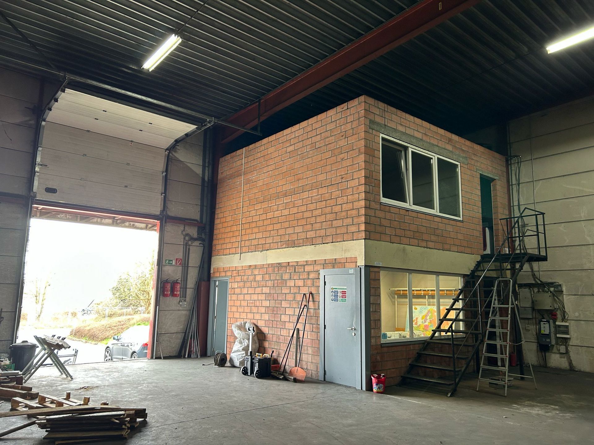 Industrieel gebouw te huur in Hoogstraten