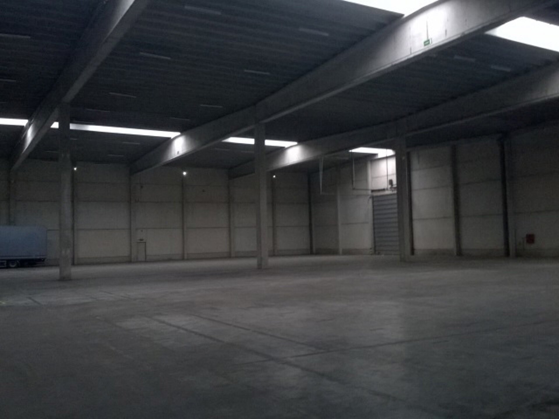 Het betreft de verhuur van een magazijn op de polyvalente industriële site 'De Klinkaard'. Deze locatie bevindt zich nabij de Nederlandse grens en de N11 dewelke zorgt voor een vlotte verbinding naar Antwerpen.

Het magazijn heeft een oppervlakte van 290