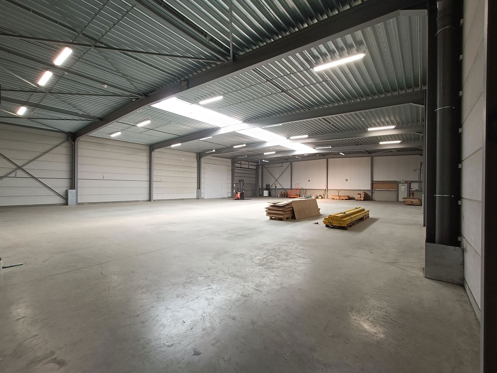 Industrieel gebouw te huur in Lint