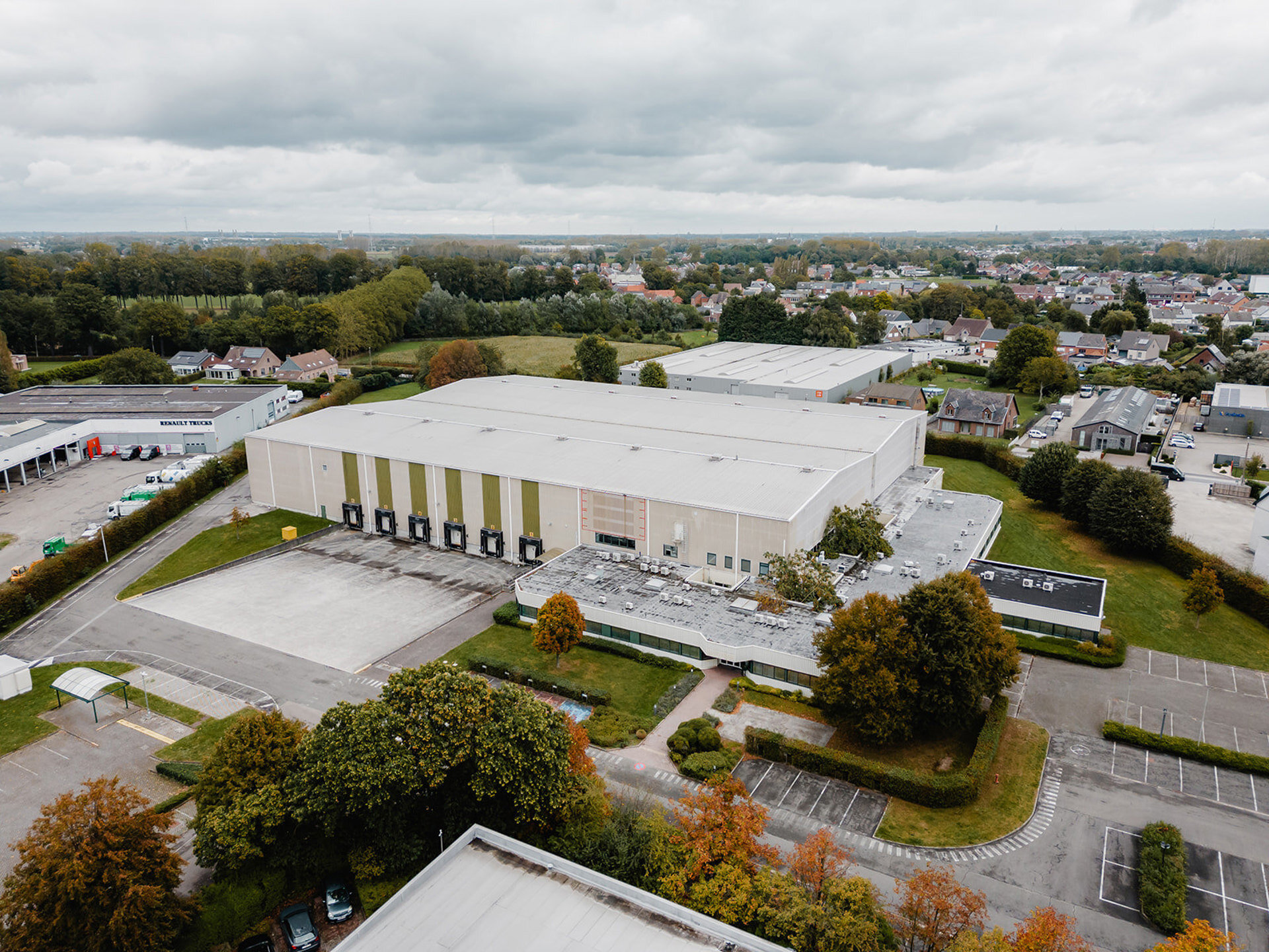 Het betreft de verhuur van een logistiek gebouw gelegen te Londerzeel. site ligt nabij de A12 (Antwerpen - Brussel), de N16 (Mechelen - Sint-Niklaas) en de containerterminal van Willebroek.
Het gebouw heeft een totale oppervlakte van ca. 11 315 m², be