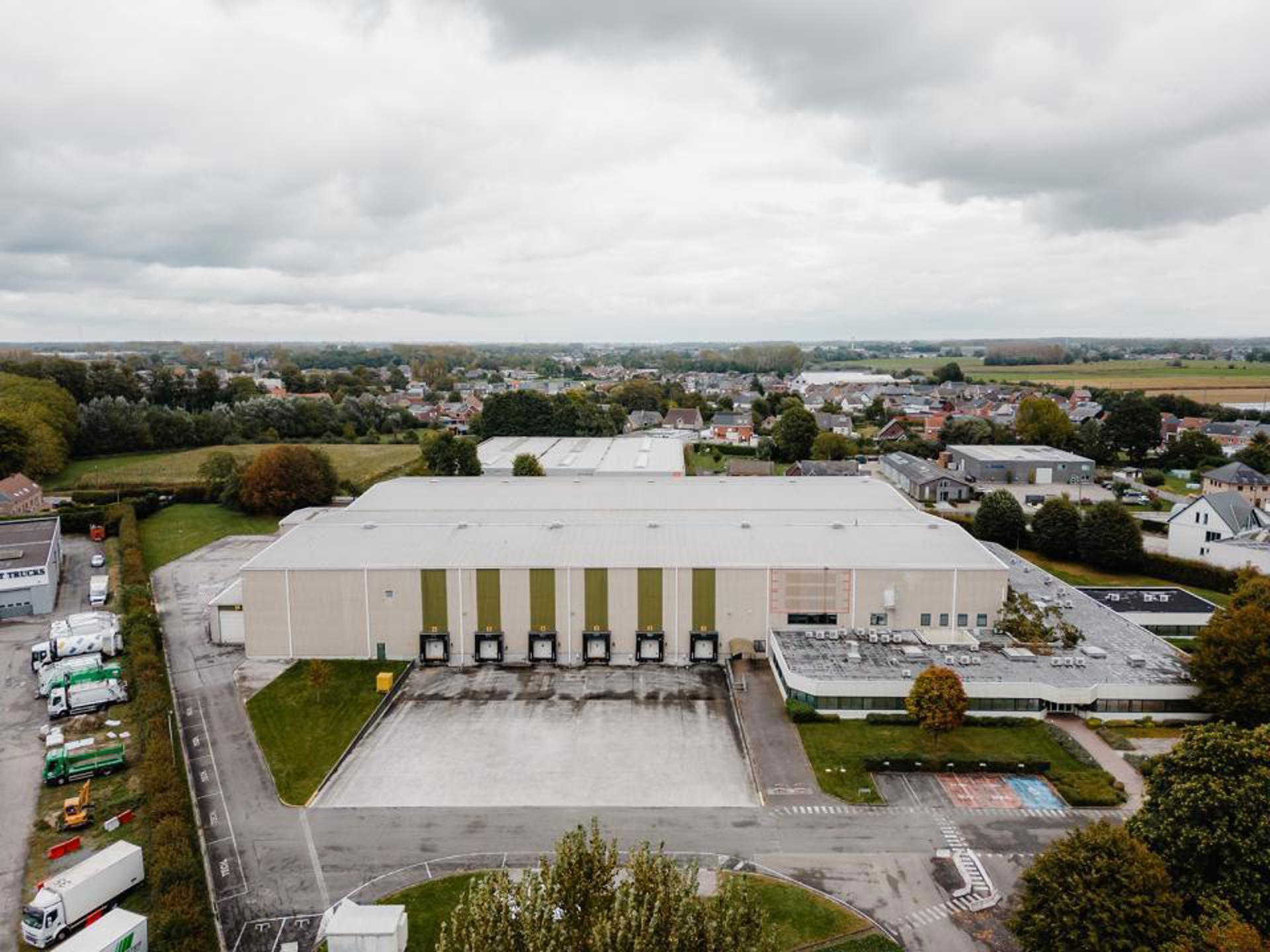Het betreft de verhuur van een logistiek gebouw gelegen te Londerzeel.  site ligt nabij de A12 (Antwerpen - Brussel), de N16 (Mechelen - Sint-Niklaas) en de containerterminal van Willebroek. 

Het gebouw heeft een totale oppervlakte van ca. 11 315 m², be