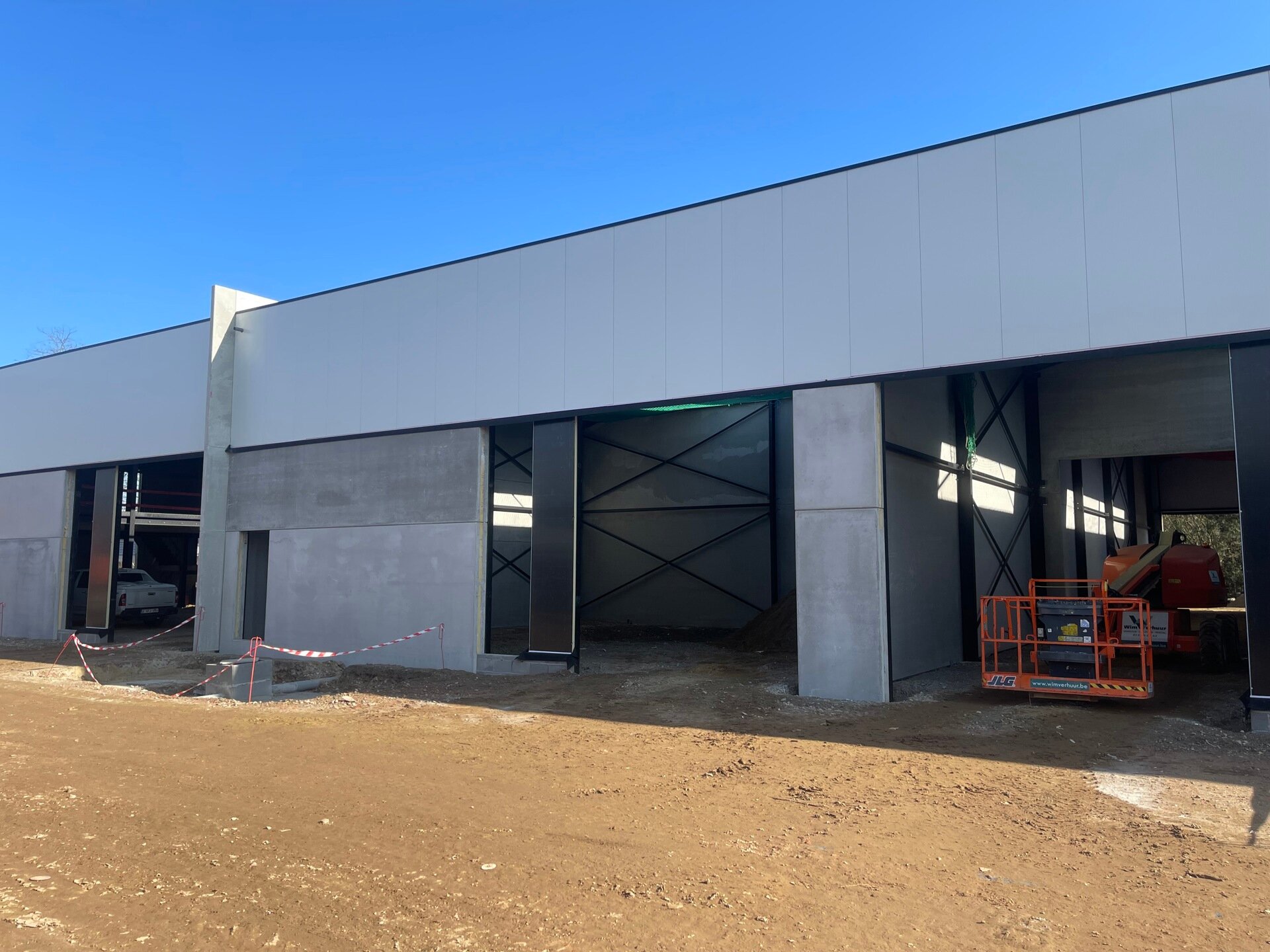 In de industriezone 'De Vloeiende' te Kapellen wordt een nieuw bedrijvenpark opgetrokken. Het betreft in totaal een verkoop van 20 nieuwbouw KMO-units, verdeeld over 2 gebouwen. Het project is zeer centraal gelegen in de regio Kapellen/Ekeren/Brasschaat e
