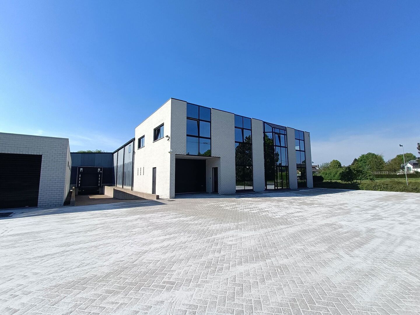 Bedrijfsgebouw te huur in Lier