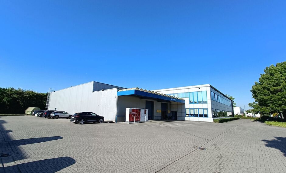 Gebouw voor gemengd gebruik te huur in Wommelgem