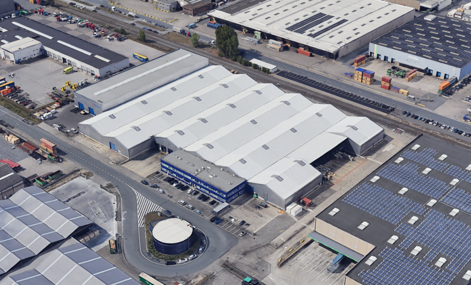 Het betreft de verhuur van een bedrijfsgebouw gelegen op een toplocatie in de Haven van Antwerpen, nabij enkele belangrijke invalswegen zoals de A12, E19 en de Ring van Antwerpen. Het gebouw omvat een totale oppervlakte van 13 546 m², bestaande uit 13 39
