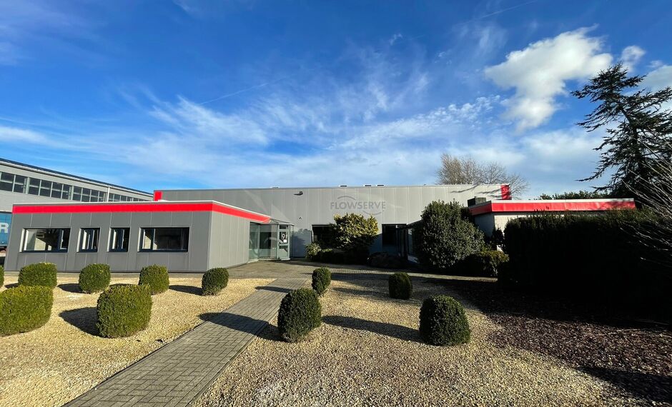 Het betreft de verhuur van een representatief bedrijfsgebouw te Verrebroek. Dit bedrijfsgebouw geniet een uitstekende ligging nabij enkele belangrijke invalswegen zoals de E34 en de Ring van Antwerpen. Hierdoor geniet deze eveneens een zeer goede en vlott