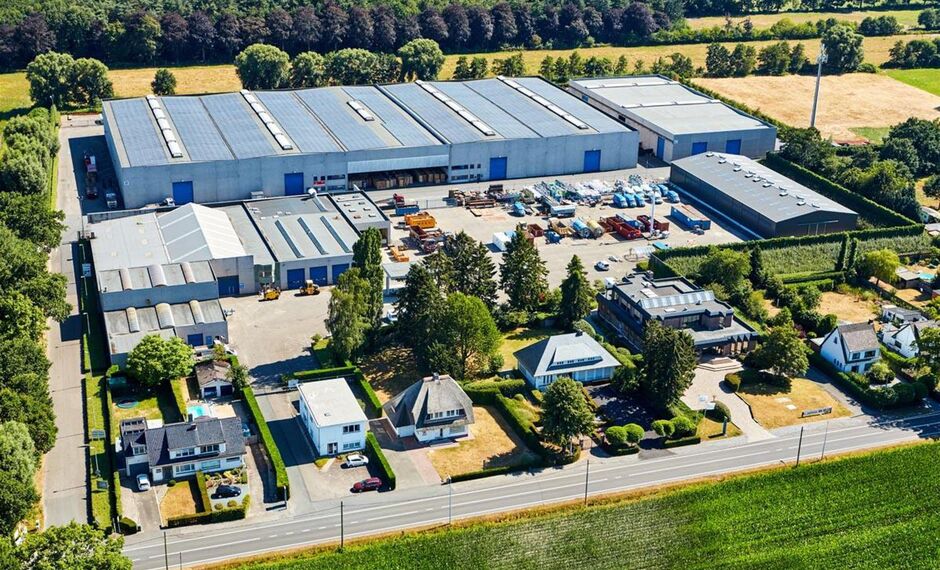 Het betreft de verhuur van een magazijn op de polyvalente industriële site 'De Klinkaard'. Deze locatie bevindt zich nabij de Nederlandse grens en de N11 dewelke zorgt voor een vlotte verbinding naar Antwerpen.

Het magazijn heeft een oppervlakte van 290