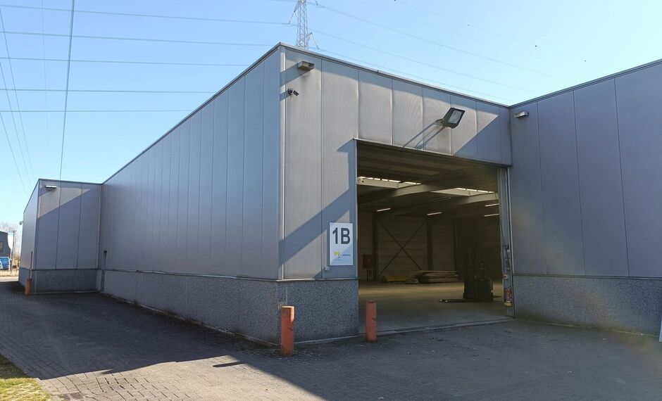 Industrieel gebouw te huur in Lint
