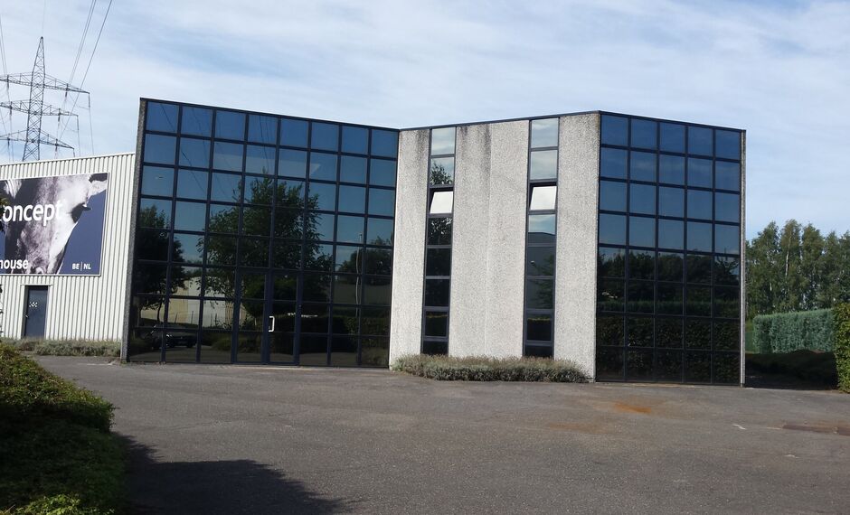 Industrieel gebouw te huur in Ranst