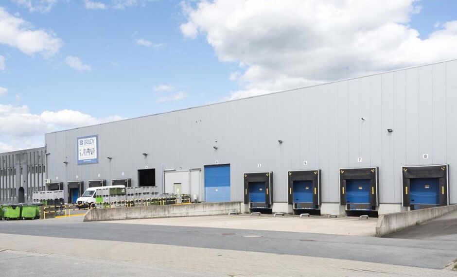 Het betreft de verhuur van 2 logistieke units logistieke nieuwbouw-hub op een strategische locatie in Zele, op een afstand van 1,5 km van de E17 (Antwerpen - Gent)

De 2 units kunnen samen of apart gehuurd worden.

UNIT 1 - magazijn van ca. 7 663 m² met 