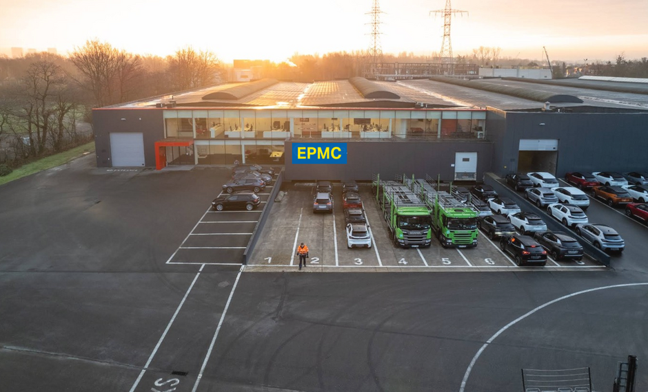 Het betreft de verhuur van een magazijn met kantoorruimte gelegen naast de E17 te Zwijndrecht. Deze site geniet een uitstekende nabij de Haven van Antwerpen en is ideaal gelegen tussen Antwerpen en Gent. Door haar ligging in KMO-gebied, biedt deze verschi