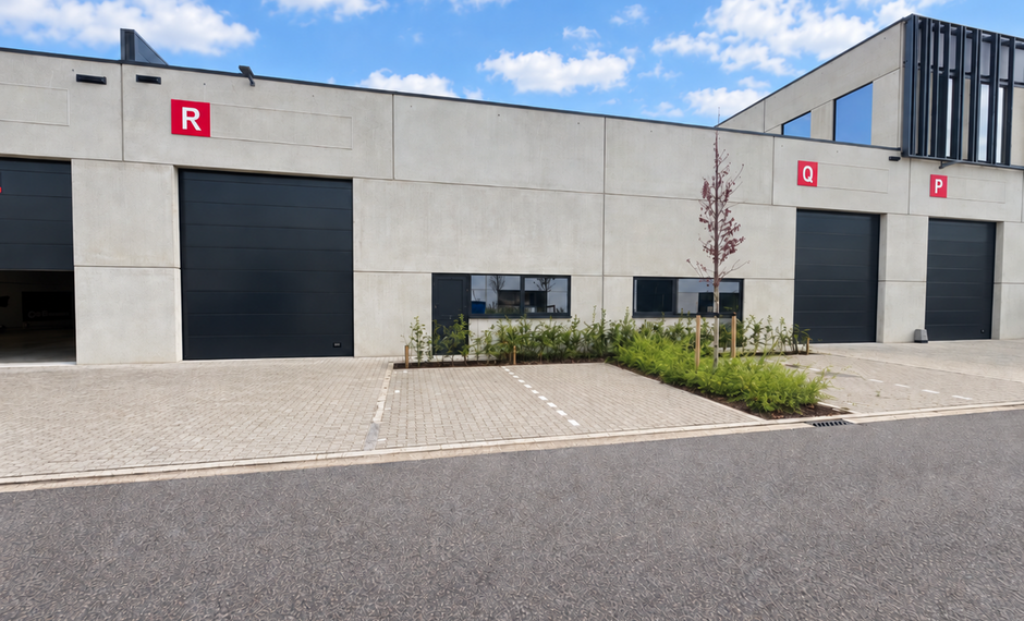 Gelegen langsheen de Oostmalsesteenweg te Ranst, bieden wij KMO-unit B18 te huur aan binnen het nieuwbouw bedrijvenpark &lsquo;La Brique&rsquo;.

De site geniet van een uitstekende ontsluiting naar de E313 (Antwerpen &ndash; Luik) en biedt tevens een vlotte verbindin
