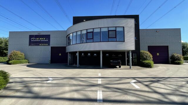 Het betreft de verhuur van een magazijn met kantoren in het bedrijvenpark Doornpark te Beveren, gelegen vlakbij de N70, dewelke voor een vlotte verbinding zorgt met de E34/E17. 

Deze unit heeft  een oppervlakte van ca. 1665 m&sup2;, bestaande uit ca. 1375 m