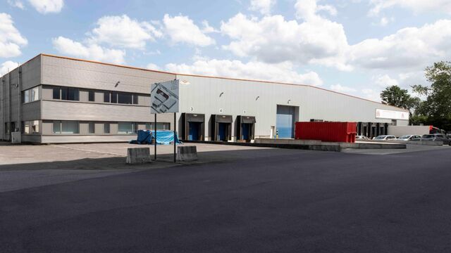 Het betreft een gerenoveerd industrieel gebouw gelegen te Londerzeel. De site geniet een uitstekende ligging nabij de A12 (Antwerpen - Brussel), de N16 (Mechelen - Sint-Niklaas) en de containerterminal van Willebroek. 

De unit heeft een oppervlakte van c