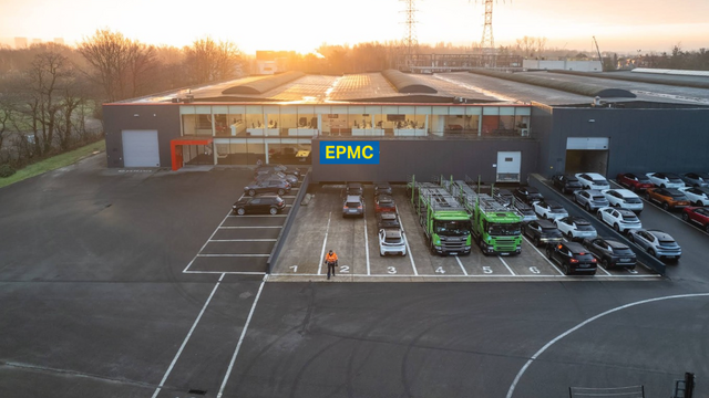 Het betreft de verhuur van een magazijn met kantoorruimte gelegen naast de E17 te Zwijndrecht. Deze site geniet een uitstekende nabij de Haven van Antwerpen en is ideaal gelegen tussen Antwerpen en Gent. Door haar ligging in KMO-gebied, biedt deze verschi