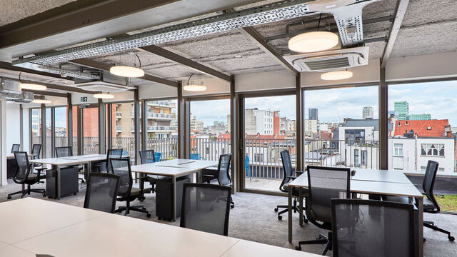 Binnen het recent opgeleverde Maritiem House aan de Olijftakstraat 7 komt op de derde verdieping een kantoorruimte van 727 m² beschikbaar. Dit moderne en energiezuinige gebouw, in samenwerking met Clockwise Business Center, biedt een inspirerende werkomg