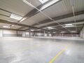 Het betreft de verhuur van een logistiek gebouw te Kontich. Dit gebouw geniet een uitstekende locatie naast de E19. De site ligt op 20 minuten van het centrum van Antwerpen en op 30 minuten van Brussel. Deze unit heeft een oppervlakte van ca. 3 000 m&sup2; op