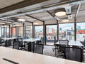 Binnen het recent opgeleverde Maritiem House aan de Olijftakstraat 7 komt op de tweede verdieping een kantoorruimte van 727 m² beschikbaar. Dit moderne en energiezuinige gebouw, in samenwerking met Clockwise Business Center, biedt een inspirerende werkom