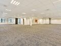 Deze gelijkvloerse kantoorruimte van ca. 191 m&sup2; is gelegen binnen het E19 Business Park te Mechelen en is onmiddellijk beschikbaar.

De ruimte biedt een verzorgde en functionele kantooromgeving met flexibele indelingsmogelijkheden. Dankzij de ligging op 
