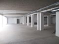 Gelijkvloers kantoor (ca. 601m²) met strategische ligging alsook 2 privatieve toegangen gelegen aan de Leien in het centrum van Antwerpen.
Het geheel is afgewerkt met een gietvloer alsook verlichting en ventilatie. Achteraan het pand bevinden zich lich