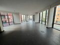 Op een perfecte locatie, vlakbij het station en met een vlotte verbinding naar de op- en afrit van de E19, bevindt zich deze nieuwe en hoogwaardig horizontaal afgewerkte kantoorruimte van ca. 96 m&sup2;.

Via de lift bereikt u rechtstreeks het kantoor vanuit 