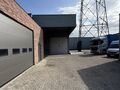 Dit ruime magazijn van ca. 560 m² biedt dankzij de vrije hoogte van ca. 6 meter en de elektrische sectionaalpoort van ca. 4 x 4,5 meter een uitstekende basis voor opslag, logistiek of andere bedrijfsactiviteiten.
De troeven van dit magazijn:
Ruime oppe