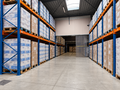 Dit ruime magazijn van ca. 560 m² biedt dankzij de vrije hoogte van ca. 6 meter en de elektrische sectionaalpoort van ca. 4 x 4,5 meter een uitstekende basis voor opslag, logistiek of andere bedrijfsactiviteiten.
De troeven van dit magazijn:
Ruime oppe