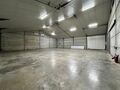 Op deze schitterende locatie te Antwerpen Ekeren, vlakbij het op- en afrittencomplex van de A12, bieden wij dit bedrijfsgebouw te huur aan. Het eigendom is gelegen in agrarische zone met een vergunning voor passieve opslag.
Het pand omvat ca. 1 856 m²